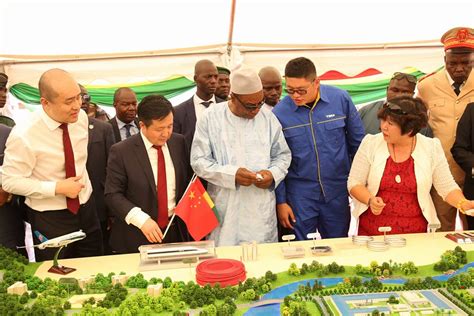 几内亚首家腰果加工厂在康康市开业投产