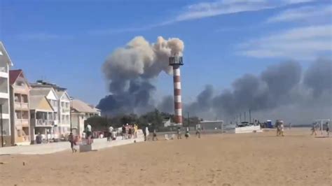 俄海军重要机场发生爆炸 英媒：1分钟听到12次巨响_凤凰网