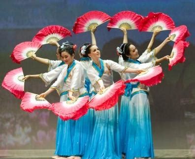 唯美舞蹈：古典扇子舞——《春江花月夜》_腾讯视频