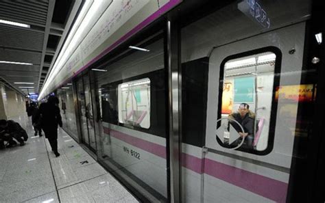 5月1日起武汉地铁延时半小时收班 5条线零点后收班_手机新浪网
