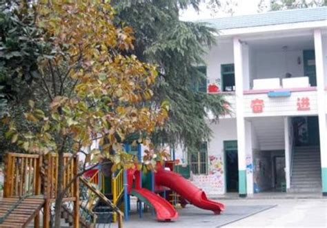 兴义市敬南镇中心幼儿园开展学前教育资助政策宣传活动 - 兴义