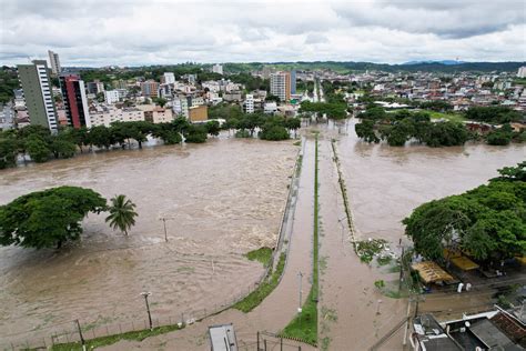 巴西米纳斯吉拉斯州暴雨引发洪灾_时图_图片频道_云南网