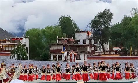 百万甘孜儿女喜庆建州70周年丨今日，甘孜州建州70年庆祝大会和大型文艺演出如期举行 - 甘孜藏族自治州人民政府网站
