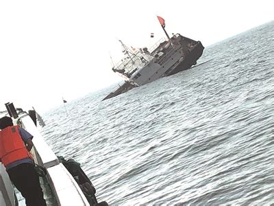 清澜港附近海域一渔船起火沉没 5人获救1人死亡_海南频道_凤凰网
