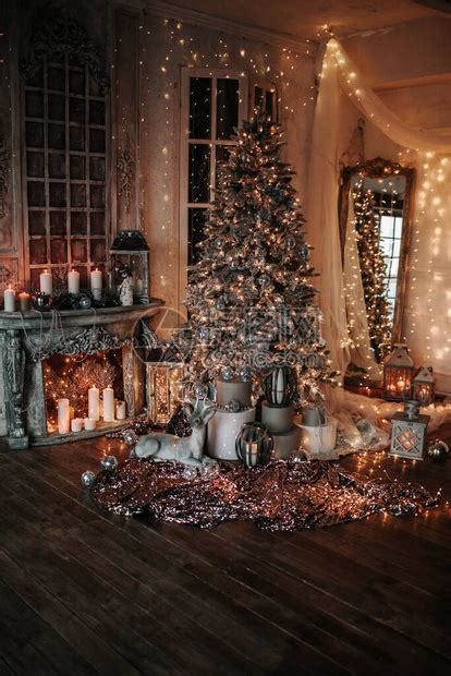 圣诞节房间温暖舒适的夜晚室内设计装饰灯光的圣诞高清图片下载-正版图片506684656-摄图网