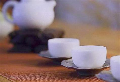 中国古代是用时辰计时的，那“一炷香”、“一盏茶”的时间是多久