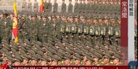 朝鲜步兵方队进入阅兵现场 脏弹部队现身(图)_手机新浪网