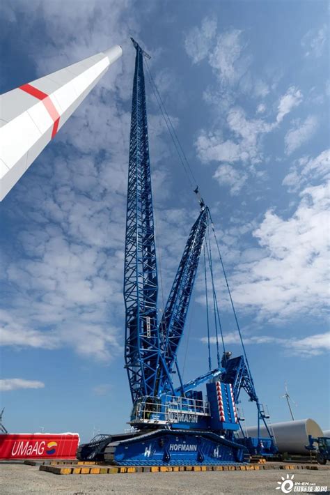 “强大”的创新升维！利勃海尔的新型700吨履带式起重机-国际风力发电网