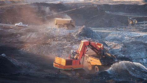紫金矿业：目前拥有碳酸锂当量超1000万吨，争取2025年形成15万吨碳酸锂当量产能|界面新闻