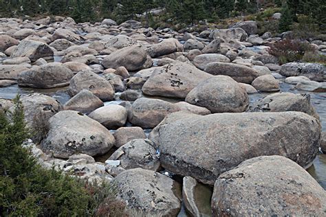 河滩石头种类图片,河滩石图片,石头种类名称及图片_大山谷图库