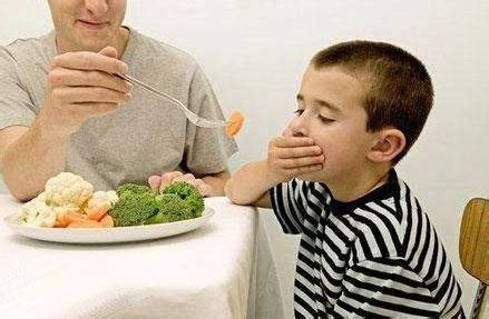 逼孩子吃饭的危害 怎么样才能让孩子好好吃饭 _八宝网