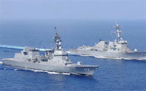 美军舰穿越台湾海峡，反潜直升机升空、雷达转动 专家：像个偷 ...