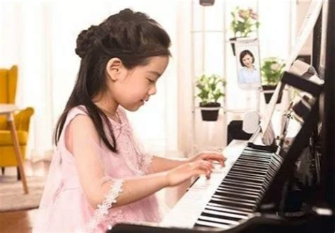 【天音钢琴】¥350元5节线上1对1钢琴陪练课，老师携琴上课，可随时进行示范，高质量陪练，让孩子每节课收获满满-掌心亲子