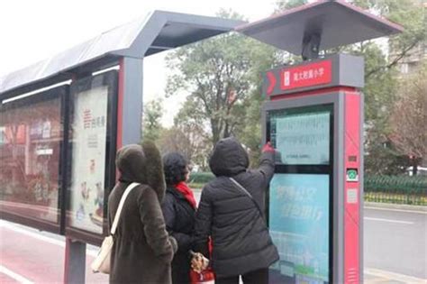 全国首例纯太阳能墨水屏智能公交电子站牌在南昌投入使用 - 国内新闻 - 中国网•东海资讯
