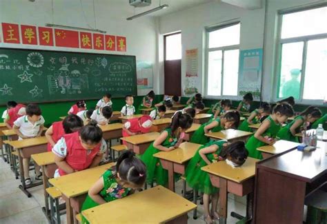 荆门一中学教师被指街头猥亵女子，他会被开除教师资格吗？_腾讯视频