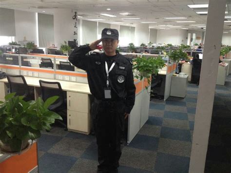 常规保安服务小区巡逻中_北京保安公司_北京保安服务
