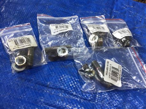 Front or Rear Axle Stud Kit suitable for Landcruiser 78 79 & 100 Series ...