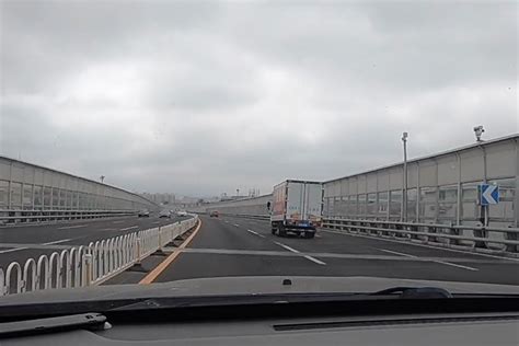 大连东联路全程高架桥，像开飞机低空掠过城市，比东快路风景好_凤凰网视频_凤凰网