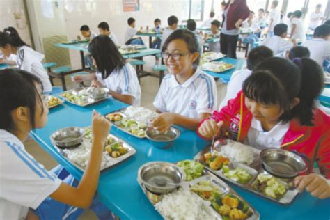 牟平区政府网站 部门信息 酒馆小学食堂开启 学生喜迎第一餐