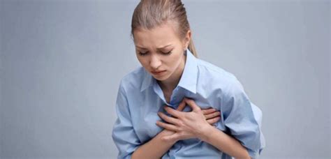 胸部经常感觉疼痛，是怎么回事？或与这些因素有关，麻烦正确对待|胸部|乳腺炎|乳腺_新浪新闻