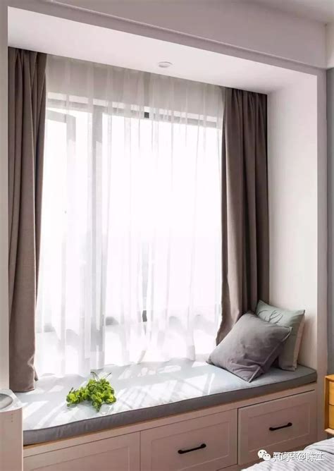 床一侧靠飘窗的优缺点 卧室飘窗如何利用-百安居装修网