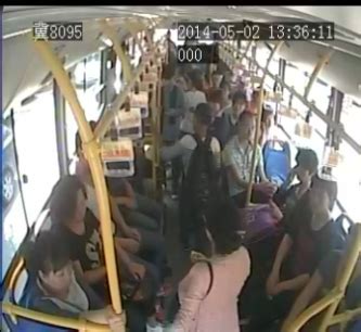 视频：永嘉一少年公交车遭暴打 网友呼吁调查真相_独家报道_温州网
