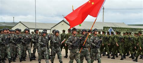 亚太密集上演联合军演 美媒：中美在向对方传递信号_凤凰网