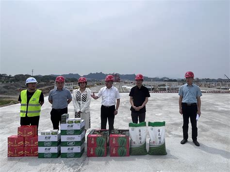 上饶市副市长郭峰到上浦高速项目调研指导建设工作并慰问一线施工工人