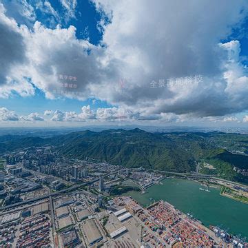 盐田港22天3次打破最大集装箱船靠泊纪录 满载，是每一条超大型船舶生而为船最大的梦想，然而，并不是每一个港口都可以承载大船满载的梦想。 盐田港 ...