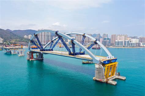 中国基建报：将军澳跨湾万吨钢桥安装！香港最大跨度及最重钢拱桥__凤凰网