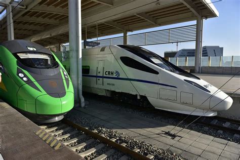 新疆铁路加开乌鲁木齐至阿勒泰旅游列车一对_凤凰网视频_凤凰网