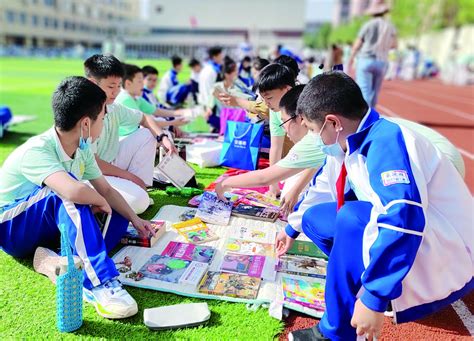 翠成幼儿园举办“书香翠成”图书跳蚤市场活动