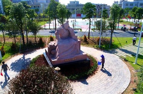南越王赵佗雕像在梅州五华落成__凤凰网