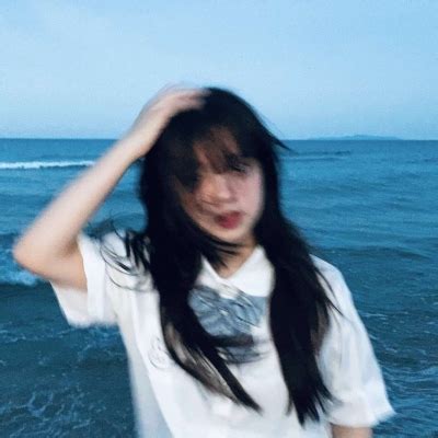 蓝色系女生温柔头像