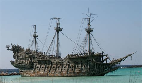 十大著名海盗船排名，黑胡子威震加勒比/皇家宝藏号劫船400多艘-小狼观天下