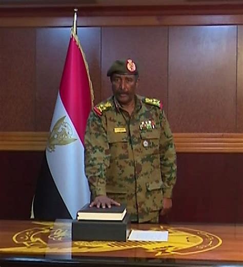 媒体：苏丹军事委员会新任主席宣誓就职 - 2019年4月13日, 俄罗斯卫星通讯社
