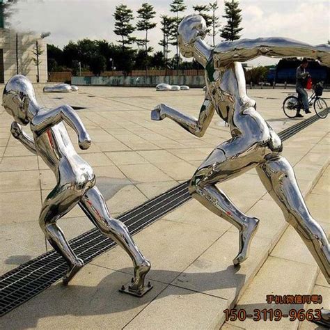 不锈钢镂空人物雕塑 -宏通雕塑