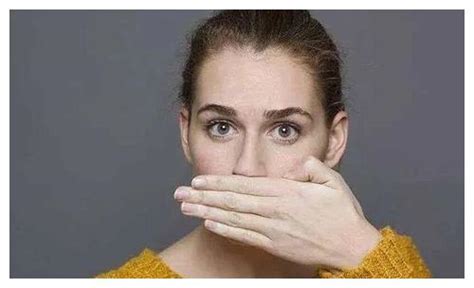 口臭是什么原因引起的？口臭怎么治最有效的方法
