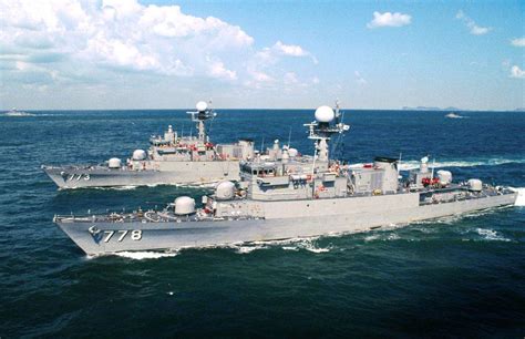 俄罗斯太平洋舰队舰艇在日本海演练火炮射击_凤凰网