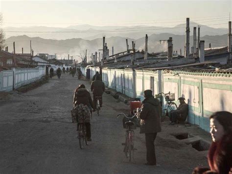 摄影师拍摄平壤街头百姓生活 体会朝鲜社会变迁(高清组图)|朝鲜|平壤|摄影师_新浪新闻