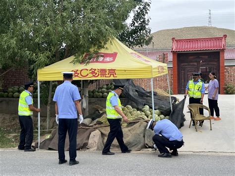 清理规范“马路市场” 保障道路安全畅通