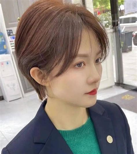 短发服装彭亚楠图片