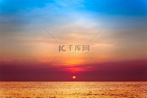 太阳从海上升起高清摄影大图-千库网