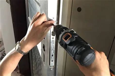 小区业主隔离期间家中门锁被拆 官方道歉(含视频)_手机新浪网