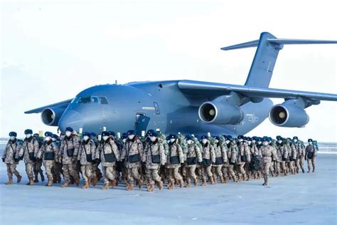 新的突破！运-20搭载中国空降兵飞抵非洲，打算出口阿尔及利亚？_凤凰网