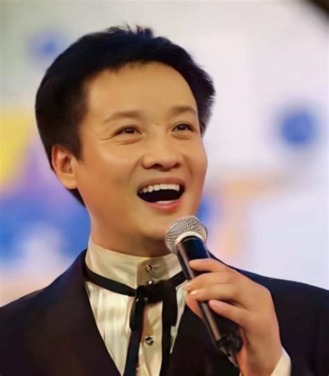 深扒！国家一级演员，15岁入伍，中国第一男高音阎维文的深情往事