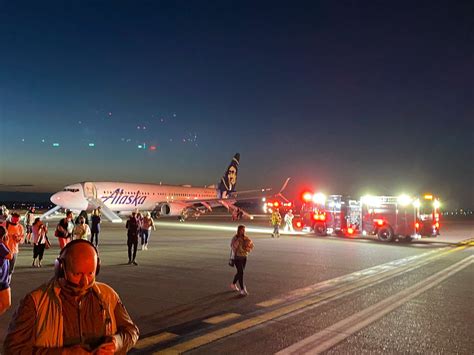 视频：乘客三星手机起火！美航班紧急疏散 2名乘客被送医 · Current.VC