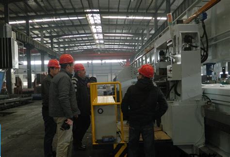 外国客户来厂考察_河北沧州启动力机械设备有限公司