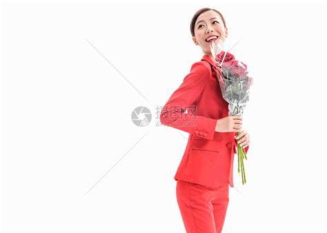 红西装女性手拿玫瑰高清图片下载-正版图片501132540-摄图网