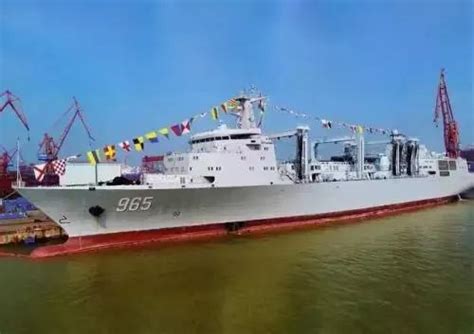 我国新型综合补给舰901型首舰呼伦湖号交接入列 可保障航母编队
